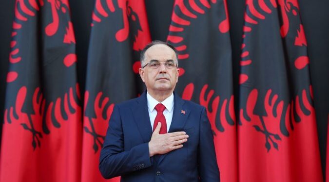 “Unë dhe Shqipëria qëndrojmë përkrah me popullin grek”/ Begaj shpreh ngushëllime familjarëve të viktimave