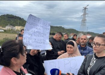 Projekti i le në qiell të hapur, banorët e Bërxullës protestë para Kadastrës