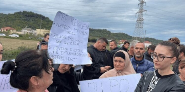 Projekti i le në qiell të hapur, banorët e Bërxullës protestë para Kadastrës