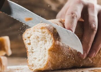 Emigrimi i të rinjve boshatis furrat në Berat, nga 1-Prilli paralajmërohet rritja e çmimit të bukës