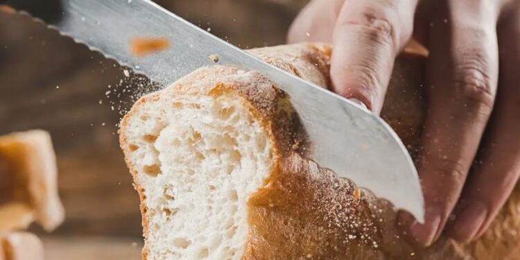 Emigrimi i të rinjve boshatis furrat në Berat, nga 1-Prilli paralajmërohet rritja e çmimit të bukës