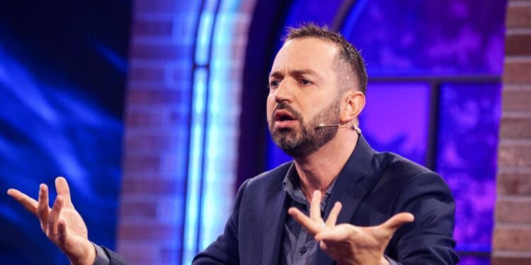 “Jam shoku Visit”, aktori i humorit rikthen për publikun Zhan Klod Vandam Sulën