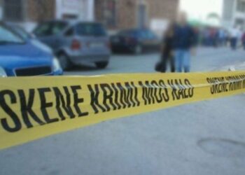 Ngjarje e rëndë në Tepelenë, 42-vjeçari godet me thikë gruan dhe më pas veten