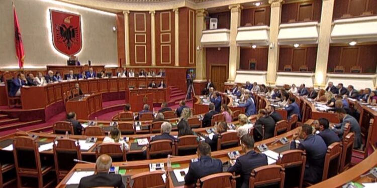 “McGonigal”/ Seancë maratonë, opozita 24 orë mocion debati me Ramën në Kuvend