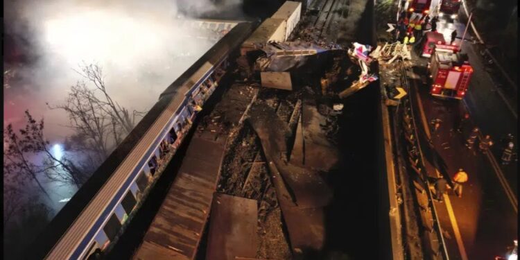 Tragjedi në Greqi/ Përplasen dy trena, 32 viktima dhe mbi 80 të lënduar