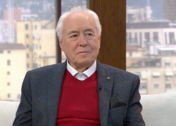 “Më hoqën violinën nga dora dhe më çuan në Patos”, rrëfehet Zhani Ciko: Nuk isha as anëtar partie