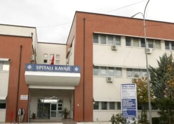 Shkak higjena, 4 persona përfundojnë në spitalin e Kavajës pasi qëndruan gjatë në pishinën e brendshme të një hoteli