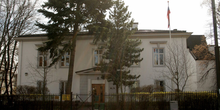 Marrëdhëniet e tensionuara mes Rusisë dhe Norvegjisë, kjo e fundit dëbon 15 diplomatë Rusë