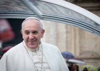 ” Jam ende gjallë “, Papa Françesku kthehet në selinë e shenjtë