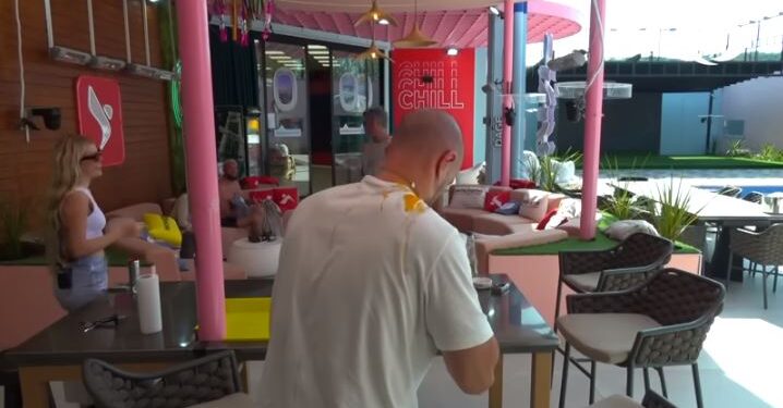 “ Partia e servilave di vetëm të ofendojë ”, Efi qëllon me vezë Kristin