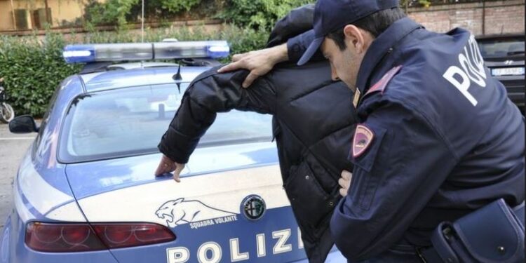 Trafikonin lëndë narkotike në Itali, bien në pranga dy vëllezër shqiptarë dhe tetë të tjerë