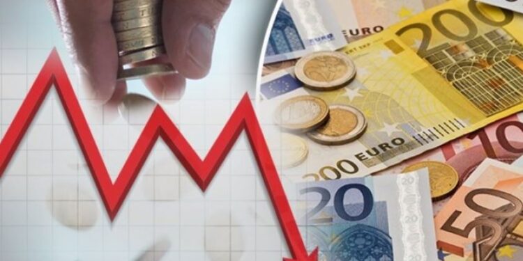 Euro në ulje rekord, 112.63