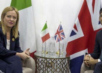 Kryeministri britanik takim me homologen e tij të Italisë, në fokus marrëveshja e përbashkët për emigrantët