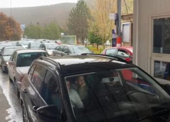 Pashkët Ortodokse, lum makinash në pikën kufitare të Kapshticës