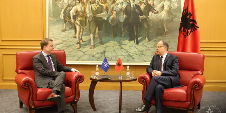 Presidenti Bajram Begaj takim me zyrtarin e NATO-s, ja çfarë u diskutua