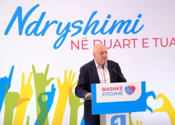 Deputeti i PD Tritan Shehu denoncon kandidatin e PS Flamur Golemi për përdorim të qytetarëve në prag të zgjedhjeve