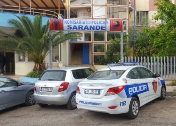 Tentoi të kalonte në kufi 10 emigrantë të jashtëligjshëm, bie në pranga 20-vjeçari