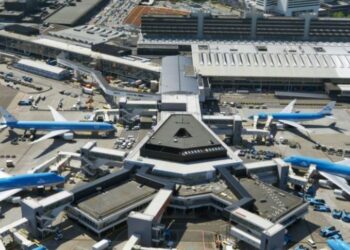 Nisma për ndalimin e flutimit të avionëve natën dhe siguria e pasagjerëve