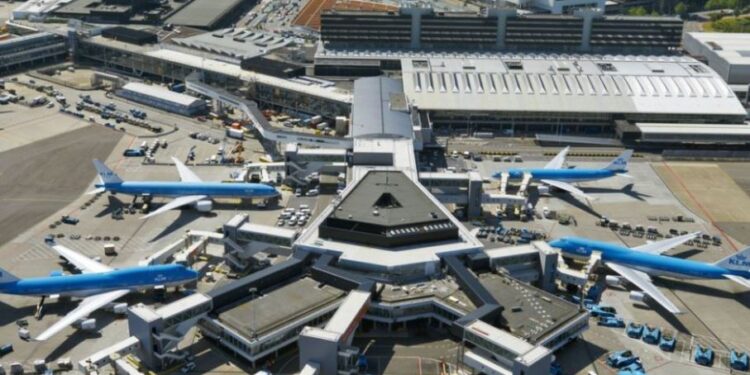 Nisma për ndalimin e flutimit të avionëve natën dhe siguria e pasagjerëve