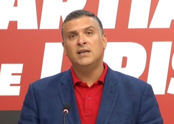 Tedi Blushi: Plehrat dhe ujërat e zeza po përmbytin Tiranën ( Video )