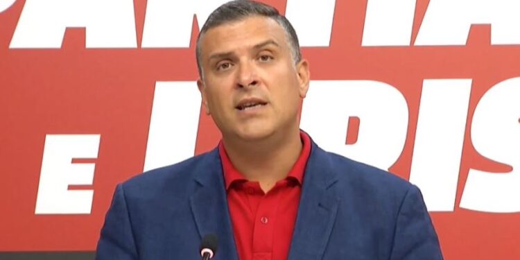 Tedi Blushi: Plehrat dhe ujërat e zeza po përmbytin Tiranën ( Video )