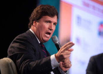 Largimi i Tucker Carlson nga FOX dhe java tronditëse për mediat