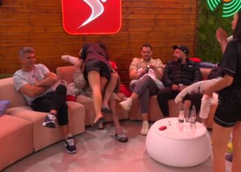 Vajzat këndojnë një zëri këngën e Luizit, Kiara bën gjestin romantik