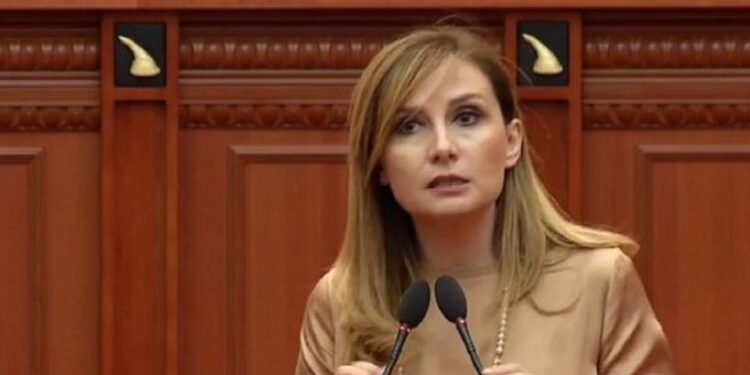 Ritja e pagës mesatare, Tabaku: Qeveria rëndoi barrën fiskale gjithë shtresës së mesme