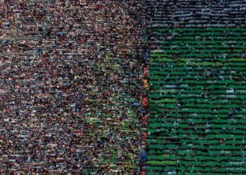 BBC rendit fotot më të mira gjatë faljes së namazit, mes tyre edhe lutja në sheshin “Skënderbej”