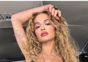 Ja prapaskenat e klipit të ri të Rita Orës, 32-vjeçarja mahnit me “Praising You”