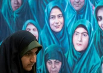 Irani me masa të ashpra, do të ndjekë penalisht personat që inkurajojnë gratë të mos mbajnë hixhab