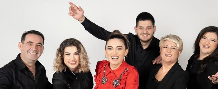 ‘ Baladë dramatike’, Albina dhe Familja Kelmendi rrëmbejnë zemrat e mediave prestigjoze ndërkombëtare