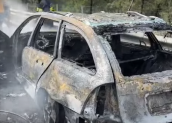 Shpërthen në flakë makina në Tunelin e Elbasanit