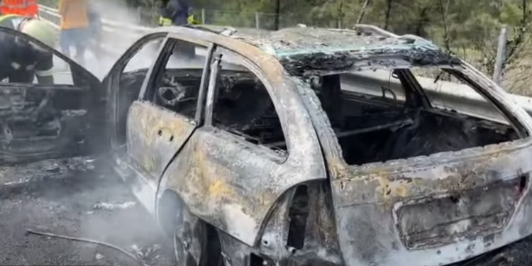 Shpërthen në flakë makina në Tunelin e Elbasanit