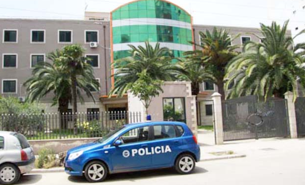 Policia e Durrësit arreston dy të rinj për akuza banale