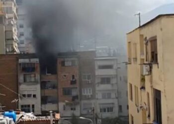 Përfshihet nga flakët pallati në Myslym Shyr