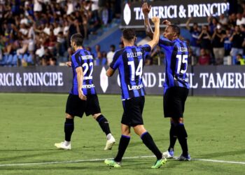 Kristjan Asllani, futbollisti i talentuar shqiptar, vazhdon të jetë sfida kryesore për kundërshtarët e tij në fushën e lojës