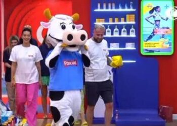 Shkaktoi të qeshura pa fund, Elvis Pupa nën petkun e maskotës së ‘ lopës ‘