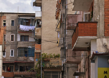 Shpërthimi i bombolës së gazit, lëndohet 74 vjeçari