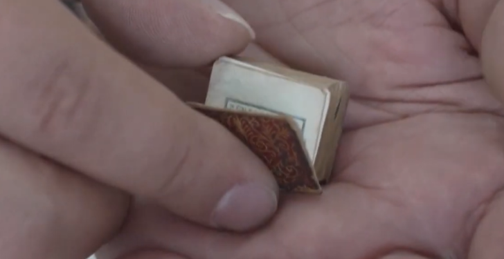 Gjendet kurani më i vogël në botë