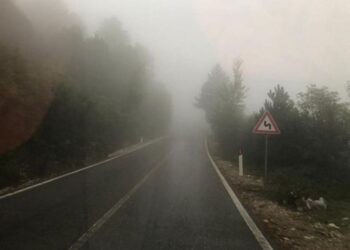 Moti i keq në Qafën e Llogarasë, vështirësohet qarkullimi i mjeteve