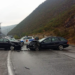 Plagosen dy pasagjerët në aksidentin rrugor Qafë Thanë-Prrenjas