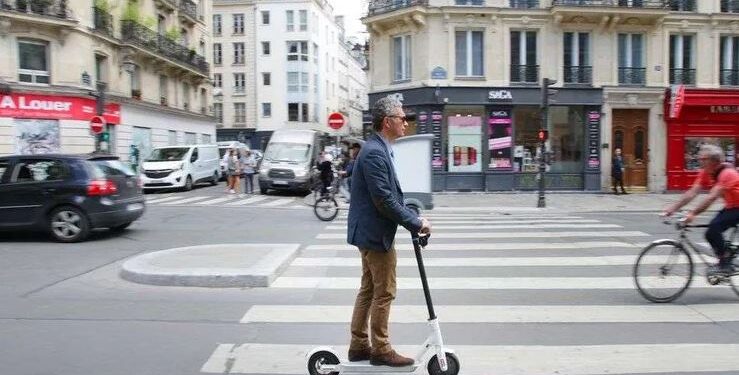 Reziku që sjellin, Parisi voton për të ndaluar marrjen me qira të scootërve elektrik