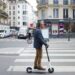Reziku që sjellin, Parisi voton për të ndaluar marrjen me qira të scootërve elektrik