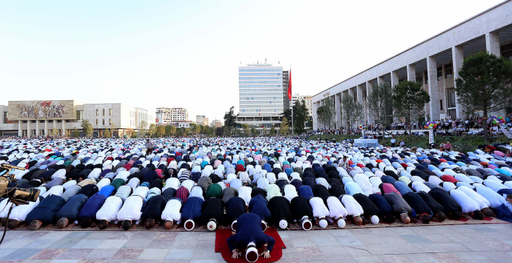 Myslimanët festojnë sot festën e Fitër Bajramit