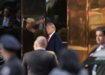 Trump mbërrin në New York, nis sot seanca gjyqësore për çështjen ‘Stormy Daniels’