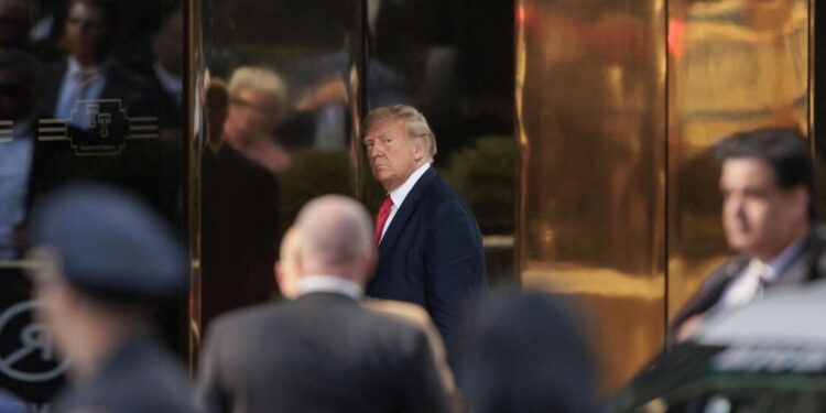 Trump mbërrin në New York, nis sot seanca gjyqësore për çështjen ‘Stormy Daniels’