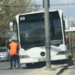 Autobusi i linjës së Kamzës hip në trafikndarëse