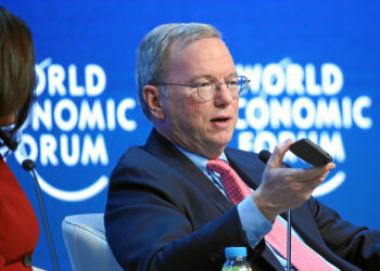 Ish CEO i Google Schmidt ngren alarmin – Inteligjenca Artificiale paraqet “rrezik ekzistencial”