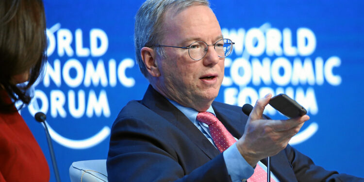 Ish CEO i Google Schmidt ngren alarmin – Inteligjenca Artificiale paraqet “rrezik ekzistencial”